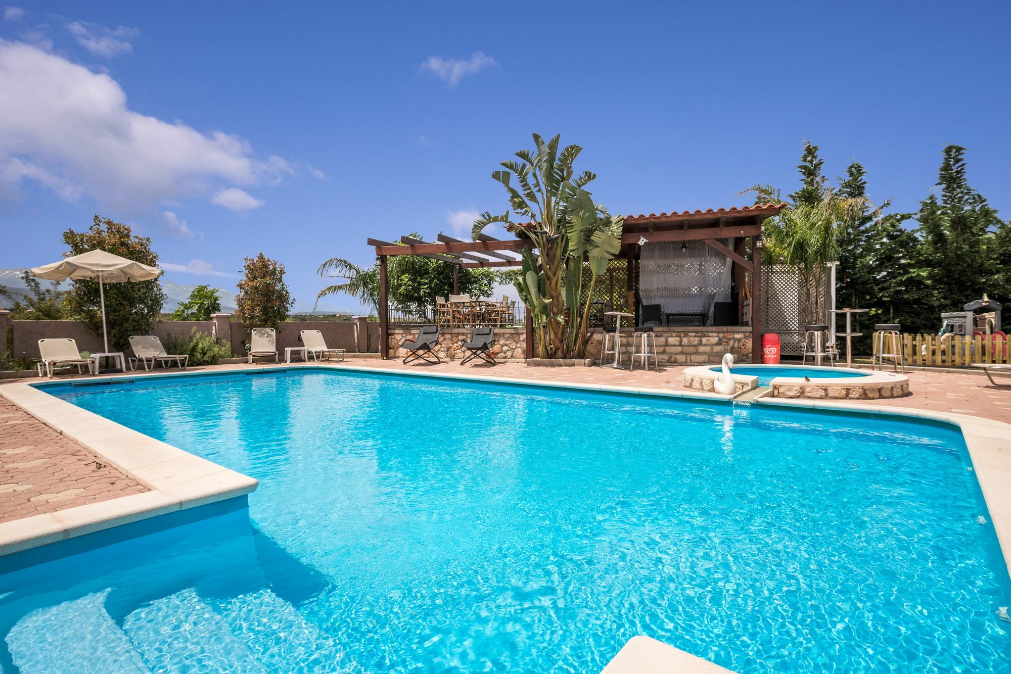 Areti Hotel 3*